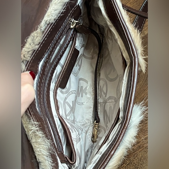 Michael Kors - Rabbit Fur Vintage Crossbody Bag - Picture 8 of 9